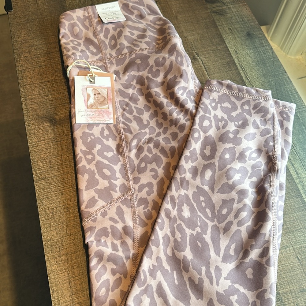 Jessica Simpson Slimtek Active Leggings. - Picture 5 of 6